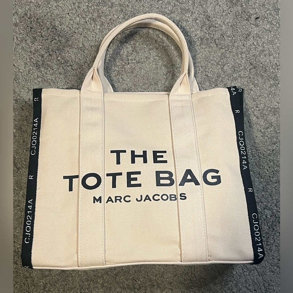 Marc Jacobs The Tote Bag